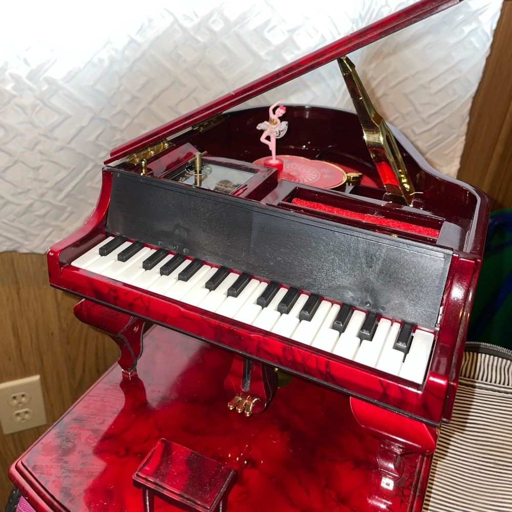 Musical piano Jewelry case